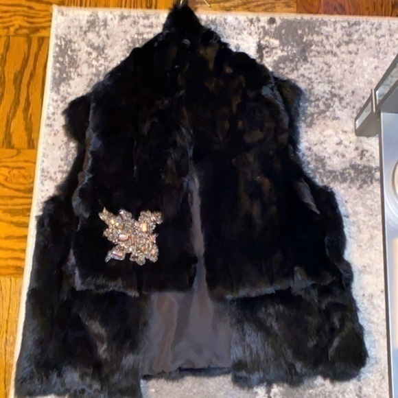 Fur Luxury set  Fur Vest & Scarf black
Adrienne Landau NWOT - Picture 2 of 15
